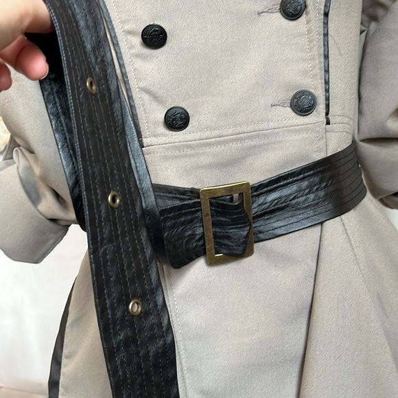 Double Zero Taupe Trench Coat w/Flared Silhouette & faux leather trim Size Small - Picture 10 of 15